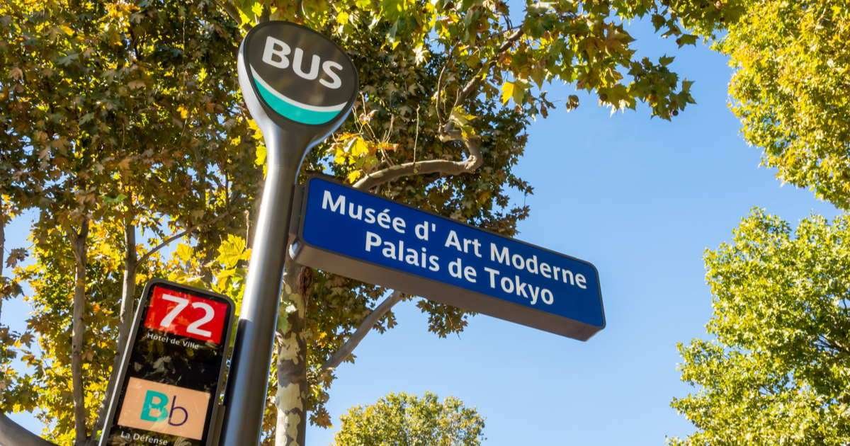 how to get a bus in paris
